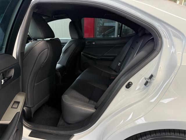 ＩＳ ＩＳ３００ｈ　Ｆスポーツ　純正ナビ　フルセグ　バックカメラ　スマートキー　パワーシート　シートヒーター　ＥＴＣ　レーダークルーズ　プリクラッシュセーフティ　ＬＥＤ　純正アルミ（6枚目）