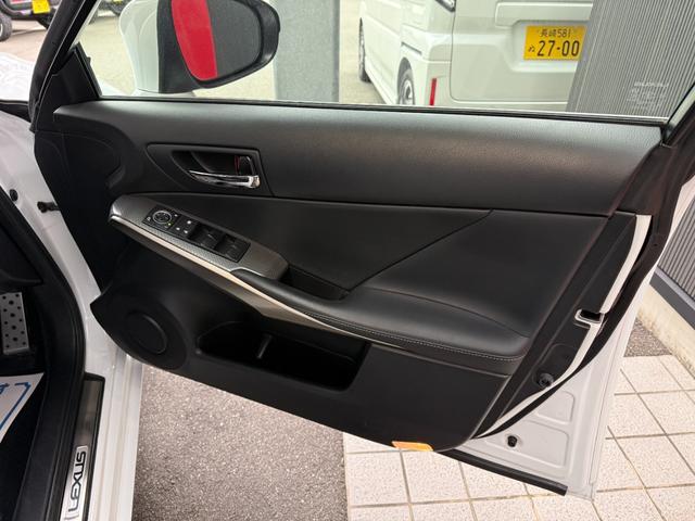 ＩＳ ＩＳ３００ｈ　Ｆスポーツ　純正ナビ　フルセグ　バックカメラ　スマートキー　パワーシート　シートヒーター　ＥＴＣ　レーダークルーズ　プリクラッシュセーフティ　ＬＥＤ　純正アルミ（7枚目）