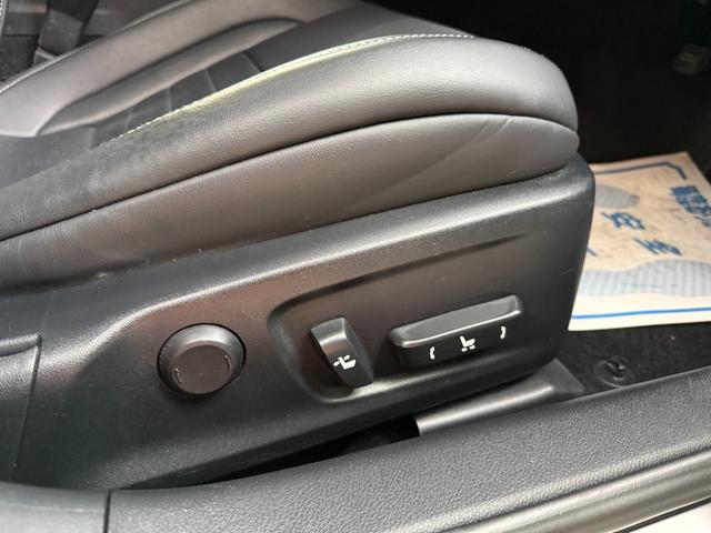 ＩＳ ＩＳ３００ｈ　Ｆスポーツ　純正ナビ　フルセグ　バックカメラ　スマートキー　パワーシート　シートヒーター　ＥＴＣ　レーダークルーズ　プリクラッシュセーフティ　ＬＥＤ　純正アルミ（8枚目）