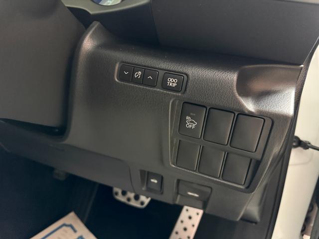 ＩＳ ＩＳ３００ｈ　Ｆスポーツ　純正ナビ　フルセグ　バックカメラ　スマートキー　パワーシート　シートヒーター　ＥＴＣ　レーダークルーズ　プリクラッシュセーフティ　ＬＥＤ　純正アルミ（9枚目）