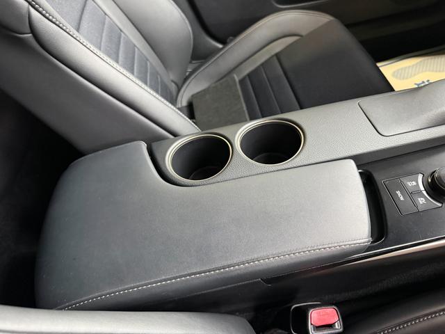 ＩＳ ＩＳ３００ｈ　Ｆスポーツ　純正ナビ　フルセグ　バックカメラ　スマートキー　パワーシート　シートヒーター　ＥＴＣ　レーダークルーズ　プリクラッシュセーフティ　ＬＥＤ　純正アルミ（15枚目）