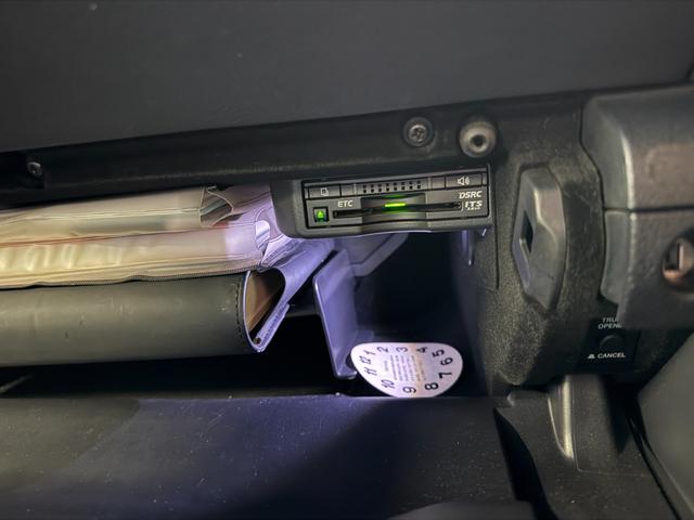 ＩＳ ＩＳ３００ｈ　Ｆスポーツ　純正ナビ　フルセグ　バックカメラ　スマートキー　パワーシート　シートヒーター　ＥＴＣ　レーダークルーズ　プリクラッシュセーフティ　ＬＥＤ　純正アルミ（18枚目）