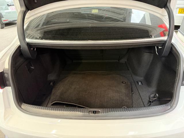 ＩＳ ＩＳ３００ｈ　Ｆスポーツ　純正ナビ　フルセグ　バックカメラ　スマートキー　パワーシート　シートヒーター　ＥＴＣ　レーダークルーズ　プリクラッシュセーフティ　ＬＥＤ　純正アルミ（23枚目）