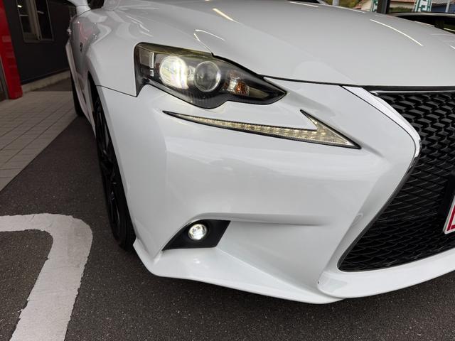 ＩＳ ＩＳ３００ｈ　Ｆスポーツ　純正ナビ　フルセグ　バックカメラ　スマートキー　パワーシート　シートヒーター　ＥＴＣ　レーダークルーズ　プリクラッシュセーフティ　ＬＥＤ　純正アルミ（27枚目）