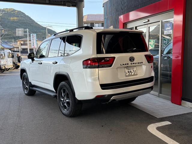 ランドクルーザー GRスポーツ ディスプレイオーディオPlus ルーフレール サンルーフ スマートキー パノラミックビューモニター ドラレコ ETC JBLサウンド シートベンチレーション パワーゲート メモリーパワーシート LED(3枚目)