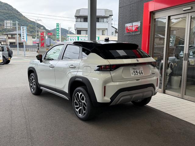 フロンクス ベースグレード 9インチナビ フルセグ 全方位カメラ スマートキー シートヒーター セーフティサポート ヘッドアップディスプレイ クルーズコントロール ワイヤレス充電 LED 純正アルミ(3枚目)