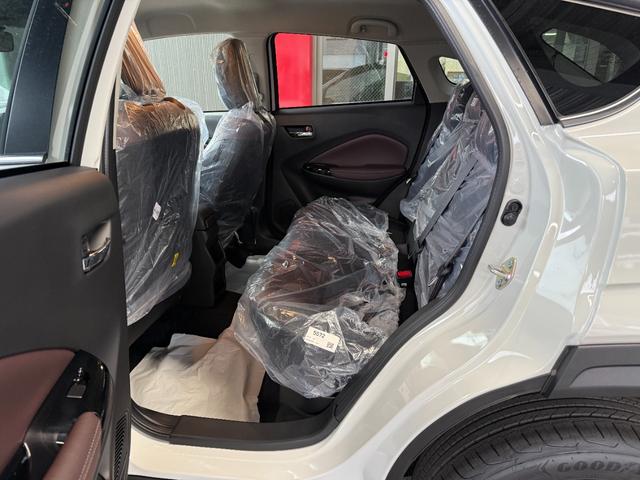 フロンクス ベースグレード 9インチナビ フルセグ 全方位カメラ スマートキー シートヒーター セーフティサポート ヘッドアップディスプレイ クルーズコントロール ワイヤレス充電 LED 純正アルミ(6枚目)