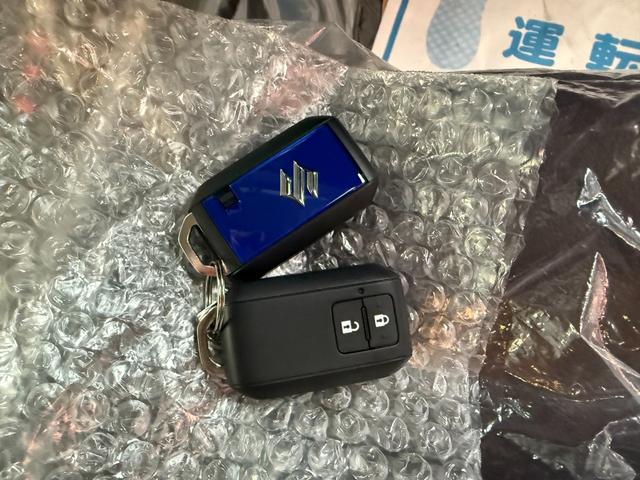 フロンクス ベースグレード 9インチナビ フルセグ 全方位カメラ スマートキー シートヒーター セーフティサポート ヘッドアップディスプレイ クルーズコントロール ワイヤレス充電 LED 純正アルミ(18枚目)