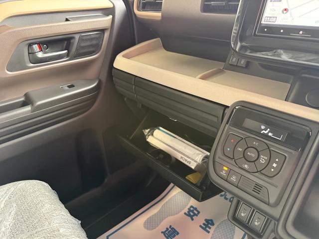 スペーシア ハイブリッドＸ　８インチナビ　フルセグ　スマートキー　シートヒーター　セーフティサポート　両側パワースライド　ＬＥＤ（16枚目）