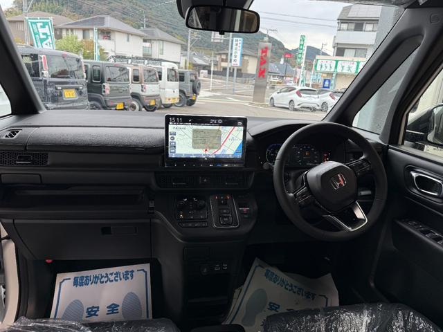 ステップワゴン ｅＨＥＶスパーダプレミアムラインブラックエディション　１１．４インチナビ　フルセグ　フリップダウンモニター　バックカメラ　両側パワースライド　ホンダセンシング　スマートキー　シートヒーター　ＬＥＤ　パワーゲート　クルーズコントロール　純正アルミ（4枚目）