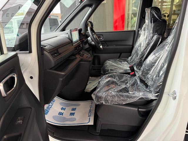 ステップワゴン ｅＨＥＶスパーダプレミアムラインブラックエディション　１１．４インチナビ　フルセグ　フリップダウンモニター　バックカメラ　両側パワースライド　ホンダセンシング　スマートキー　シートヒーター　ＬＥＤ　パワーゲート　クルーズコントロール　純正アルミ（5枚目）