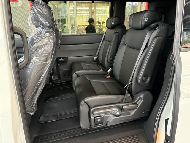 ステップワゴン ｅＨＥＶスパーダプレミアムラインブラックエディション　１１．４インチナビ　フルセグ　フリップダウンモニター　バックカメラ　両側パワースライド　ホンダセンシング　スマートキー　シートヒーター　ＬＥＤ　パワーゲート　クルーズコントロール　純正アルミ（6枚目）