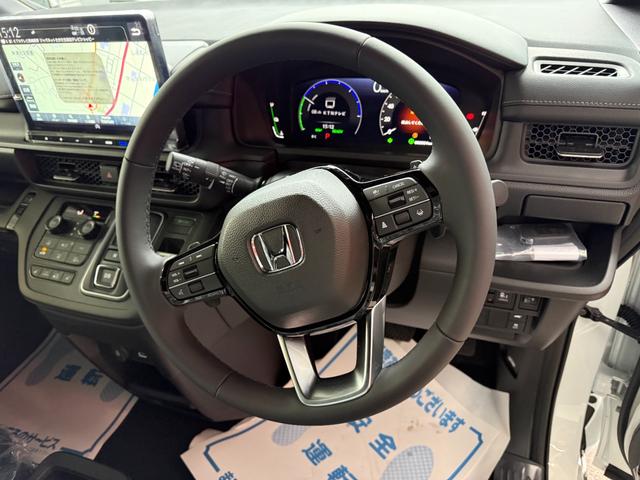 ステップワゴン ｅＨＥＶスパーダプレミアムラインブラックエディション　１１．４インチナビ　フルセグ　フリップダウンモニター　バックカメラ　両側パワースライド　ホンダセンシング　スマートキー　シートヒーター　ＬＥＤ　パワーゲート　クルーズコントロール　純正アルミ（10枚目）