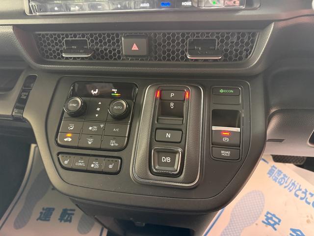 ステップワゴン ｅＨＥＶスパーダプレミアムラインブラックエディション　１１．４インチナビ　フルセグ　フリップダウンモニター　バックカメラ　両側パワースライド　ホンダセンシング　スマートキー　シートヒーター　ＬＥＤ　パワーゲート　クルーズコントロール　純正アルミ（13枚目）