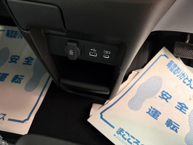 ステップワゴン ｅＨＥＶスパーダプレミアムラインブラックエディション　１１．４インチナビ　フルセグ　フリップダウンモニター　バックカメラ　両側パワースライド　ホンダセンシング　スマートキー　シートヒーター　ＬＥＤ　パワーゲート　クルーズコントロール　純正アルミ（14枚目）