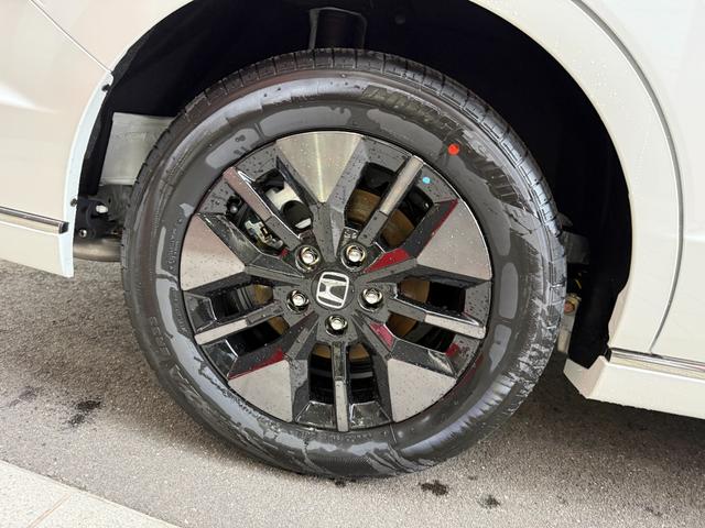 ステップワゴン ｅＨＥＶスパーダプレミアムラインブラックエディション　１１．４インチナビ　フルセグ　フリップダウンモニター　バックカメラ　両側パワースライド　ホンダセンシング　スマートキー　シートヒーター　ＬＥＤ　パワーゲート　クルーズコントロール　純正アルミ（23枚目）