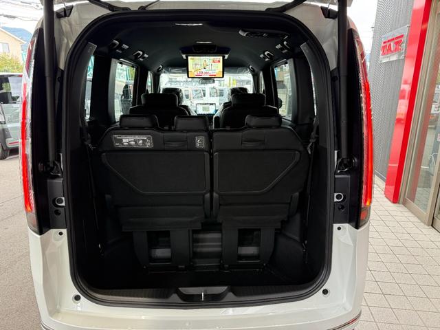 ステップワゴン ｅＨＥＶスパーダプレミアムラインブラックエディション　１１．４インチナビ　フルセグ　フリップダウンモニター　バックカメラ　両側パワースライド　ホンダセンシング　スマートキー　シートヒーター　ＬＥＤ　パワーゲート　クルーズコントロール　純正アルミ（24枚目）