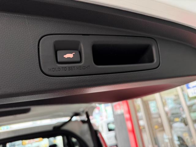 ステップワゴン ｅＨＥＶスパーダプレミアムラインブラックエディション　１１．４インチナビ　フルセグ　フリップダウンモニター　バックカメラ　両側パワースライド　ホンダセンシング　スマートキー　シートヒーター　ＬＥＤ　パワーゲート　クルーズコントロール　純正アルミ（25枚目）