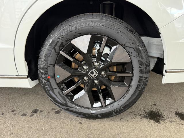 ステップワゴン ｅＨＥＶスパーダプレミアムラインブラックエディション　１１．４インチナビ　フルセグ　フリップダウンモニター　バックカメラ　両側パワースライド　ホンダセンシング　スマートキー　シートヒーター　ＬＥＤ　パワーゲート　クルーズコントロール　純正アルミ（26枚目）