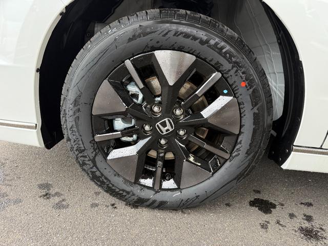 ステップワゴン ｅＨＥＶスパーダプレミアムラインブラックエディション　１１．４インチナビ　フルセグ　フリップダウンモニター　バックカメラ　両側パワースライド　ホンダセンシング　スマートキー　シートヒーター　ＬＥＤ　パワーゲート　クルーズコントロール　純正アルミ（27枚目）