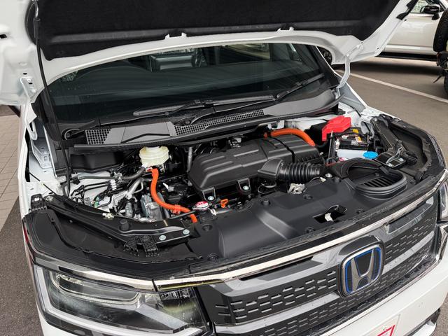 ステップワゴン ｅＨＥＶスパーダプレミアムラインブラックエディション　１１．４インチナビ　フルセグ　フリップダウンモニター　バックカメラ　両側パワースライド　ホンダセンシング　スマートキー　シートヒーター　ＬＥＤ　パワーゲート　クルーズコントロール　純正アルミ（28枚目）