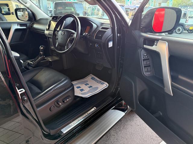 ランドクルーザープラド ＴＸ　Ｌパッケージ　９インチナビ　フルセグ　ＣＤ　ＤＶＤ　ＢＴ　ＵＳＢ　ＨＤＭＩ　バックカメラ　ＬＥＤライト　フォグランプ　ＥＴＣ　レザーシート　シートヒーター　エアシート　パワーシート　エアロ　スマートキー　１７インチ（5枚目）