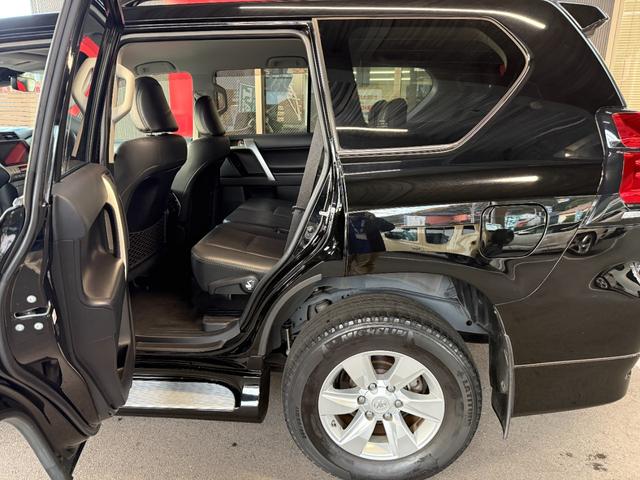 ランドクルーザープラド ＴＸ　Ｌパッケージ　９インチナビ　フルセグ　ＣＤ　ＤＶＤ　ＢＴ　ＵＳＢ　ＨＤＭＩ　バックカメラ　ＬＥＤライト　フォグランプ　ＥＴＣ　レザーシート　シートヒーター　エアシート　パワーシート　エアロ　スマートキー　１７インチ（19枚目）