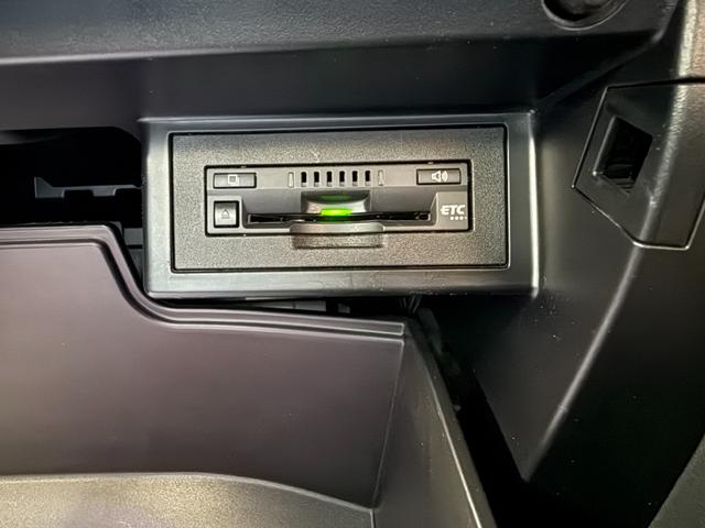 ランドクルーザープラド ＴＸ　Ｌパッケージ　９インチナビ　フルセグ　ＣＤ　ＤＶＤ　ＢＴ　ＵＳＢ　ＨＤＭＩ　バックカメラ　ＬＥＤライト　フォグランプ　ＥＴＣ　レザーシート　シートヒーター　エアシート　パワーシート　エアロ　スマートキー　１７インチ（32枚目）