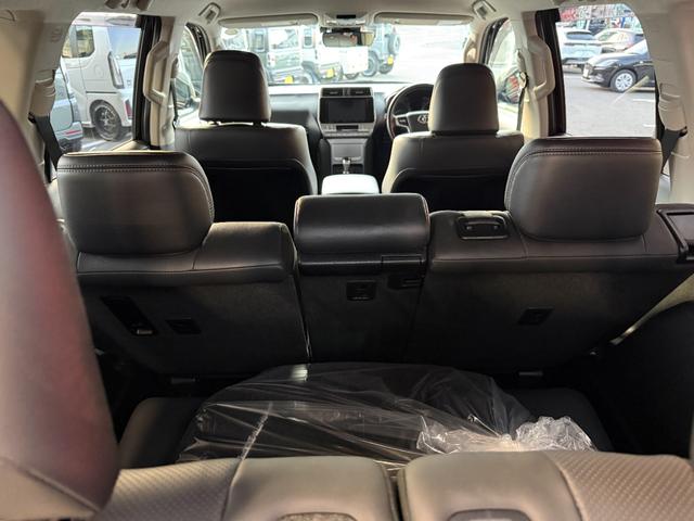 ランドクルーザープラド ＴＸ　Ｌパッケージ　９インチナビ　フルセグ　ＣＤ　ＤＶＤ　ＢＴ　ＵＳＢ　ＨＤＭＩ　バックカメラ　ＬＥＤライト　フォグランプ　ＥＴＣ　レザーシート　シートヒーター　エアシート　パワーシート　エアロ　スマートキー　１７インチ（37枚目）