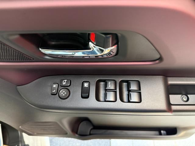 スペーシアカスタム ハイブリッドXSターボ スマートキー 9インチナビ フルセグ BT USB 全方位モニター LEDライト フォグランプ ヘッドアップディスプレイ 両側パワースライド オットマン シートヒーター ステアリングヒーター(9枚目)