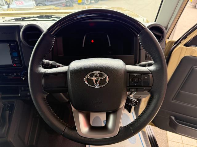 ランドクルーザー７０ ＡＸ　キーレス　メモリーナビ　フルセグ　ＣＤ　ＤＶＤ　バックカメラ　ＵＳＢ　ＥＴＣ２．０　ＬＥＤライト　フォグランプ　ハーフレザーシート　フロントアンダーカバー　リアアンダーカバー　１６インチＡＷ（4枚目）