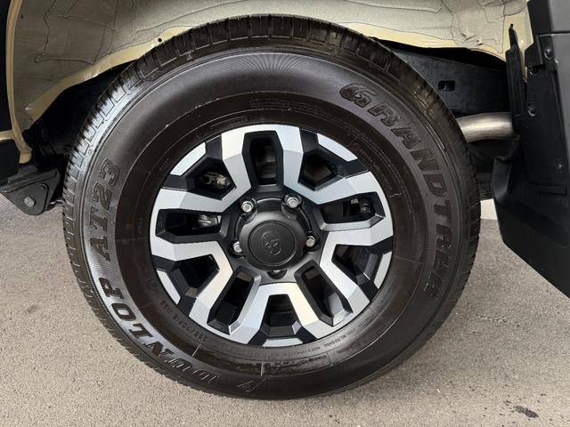 ランドクルーザー７０ ＡＸ　キーレス　メモリーナビ　フルセグ　ＣＤ　ＤＶＤ　バックカメラ　ＵＳＢ　ＥＴＣ２．０　ＬＥＤライト　フォグランプ　ハーフレザーシート　フロントアンダーカバー　リアアンダーカバー　１６インチＡＷ（13枚目）