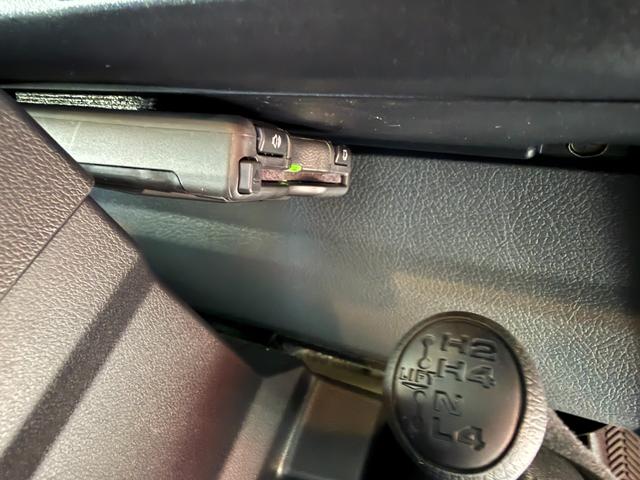 ランドクルーザー７０ ＡＸ　キーレス　メモリーナビ　フルセグ　ＣＤ　ＤＶＤ　バックカメラ　ＵＳＢ　ＥＴＣ２．０　ＬＥＤライト　フォグランプ　ハーフレザーシート　フロントアンダーカバー　リアアンダーカバー　１６インチＡＷ（27枚目）