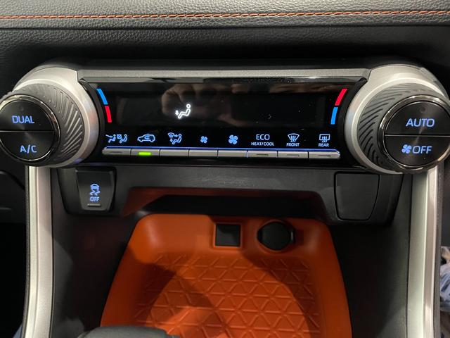 ＲＡＶ４ アドベンチャー　９インチナビ　フルセグ　ＣＤ　ＤＶＤ　バックカメラ　ＥＴＣ　ドラレコ　ＬＥＤライト　フォグランプ　パワーシート　レザーシート（18枚目）