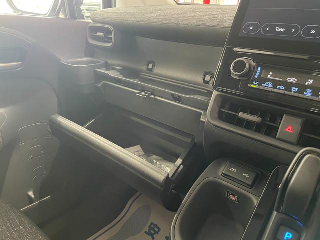 シエンタ ハイブリッドＺ　１０．５Ｄオーディオ　フルセグ　ＢＴ　ＵＳＢ　パノラミックビューモニター　両側パワースライド　ＬＥＤライト　ＥＴＣ２．０　ドラレコ前後　ＢＳＭ　セーフティ（12枚目）