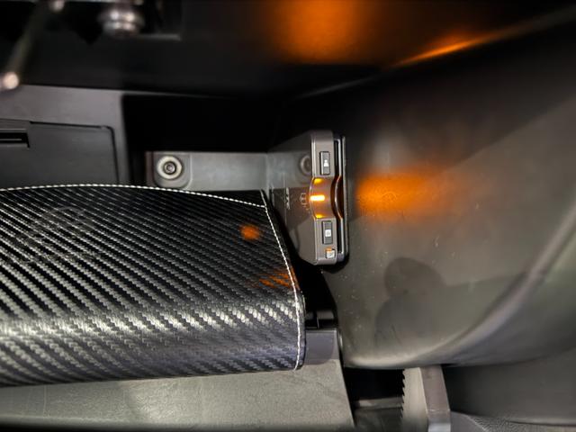 アバルト５９５ ベースグレード　キーレス　Ｄオーディオ　ＢＴ　ＵＳＢ　ＥＴＣ　ドライブレコーダー前後　ＨＩＤ　フォグランプ　５速ＭＴ（5枚目）