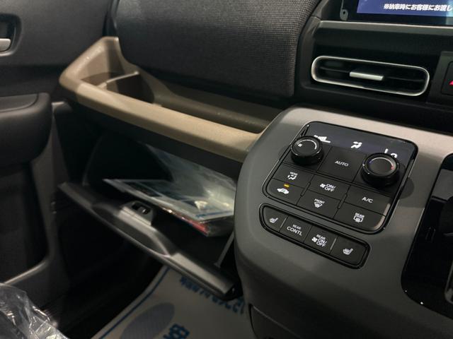 フリード ｅ：ＨＥＶエアー　ＥＸ　スマートキー　９インチナビ　フルセグ　ＢＴ　ＵＳＢ　バックカメラ　ＬＥＤライト　両側パワースライド　シートヒーター　１５インチＡＷ　ＢＳＭ　ホンダセンシング（23枚目）