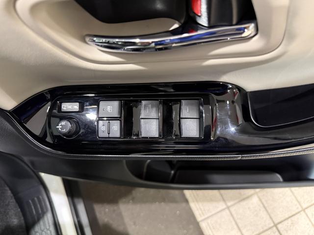 ノア Ｓｉ　ダブルバイビーＩＩＩ　１０インチナビ　フルセグ　ＣＤ　ＤＶＤ　ＢＴ　バックカメラ　スマートキー　ＬＥＤライト　フォグランプ　ＥＴＣ　ドライブレコーダー前後　両側パワースライド　ハーフレザーシート　１６インチＡＷ（18枚目）