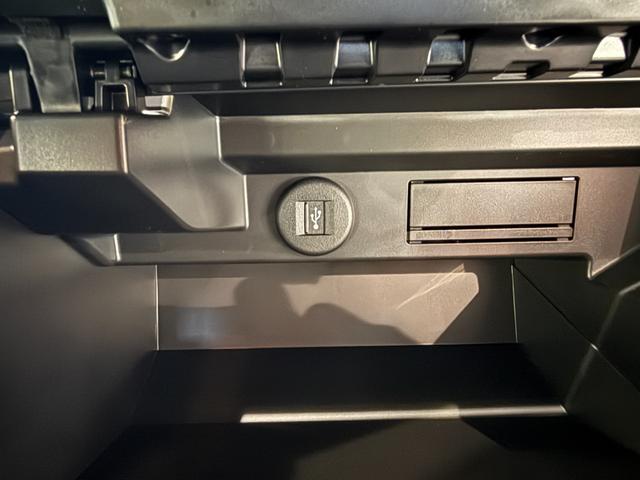 ソリオ ハイブリッドMZ スマートキー 9インチナビ フルセグ CD DVD BT USB 全方位モニター LEDライト フォグランプ シートヒーター ヘッドアップディスプレイ 両側パワースライド セーフティサポート(3枚目)