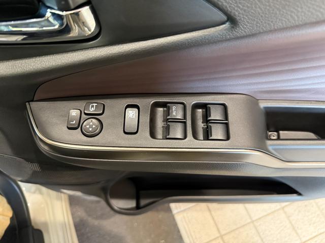 ソリオバンディット ハイブリッドＭＶ　スマートキー　９インチナビ　フルセグ　ＣＤ　ＤＶＤ　ＢＴ　ＵＳＢ　全方位モニター　ＬＥＤライト　フォグランプ　シートヒーター　両側パワースライド　ヘッドアップディスプレイ　セーフティサポート　ＢＳＭ（11枚目）