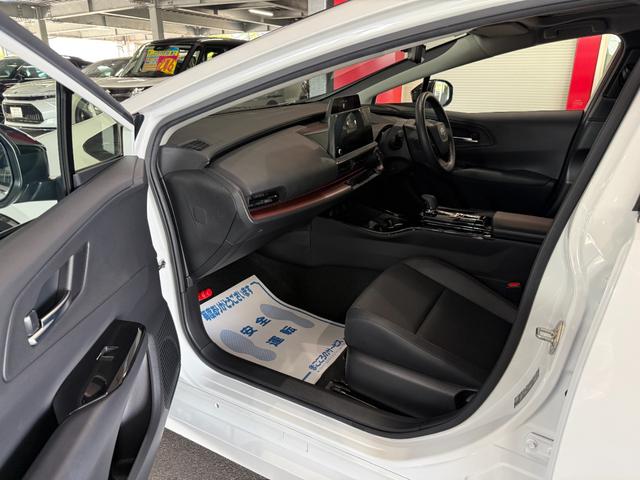 プリウス Ｚ　ＴＲＤフロントスポイラー　２０インチＡＷ　ローダウン　Ｄオーディオ　ナビ　フルセグ　ＢＴ　ＵＳＢ　ＨＤＭＩ　パノラミックビューモニター　デジタルインナーミラー　ムーンルーフ　パーキングサポート　ＢＳＭ（4枚目）