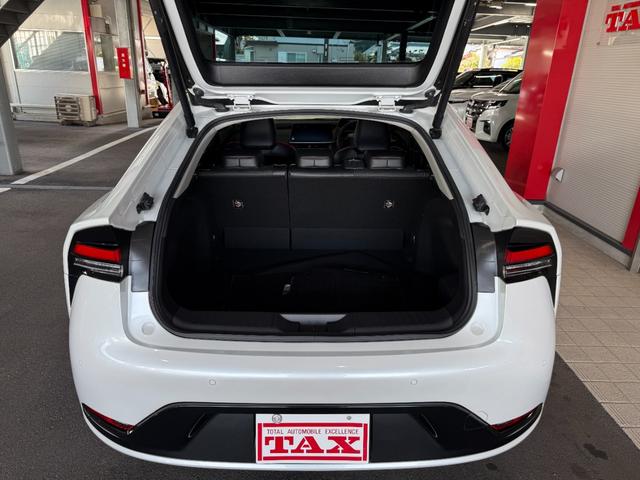 プリウス Ｚ　ＴＲＤフロントスポイラー　２０インチＡＷ　ローダウン　Ｄオーディオ　ナビ　フルセグ　ＢＴ　ＵＳＢ　ＨＤＭＩ　パノラミックビューモニター　デジタルインナーミラー　ムーンルーフ　パーキングサポート　ＢＳＭ（11枚目）