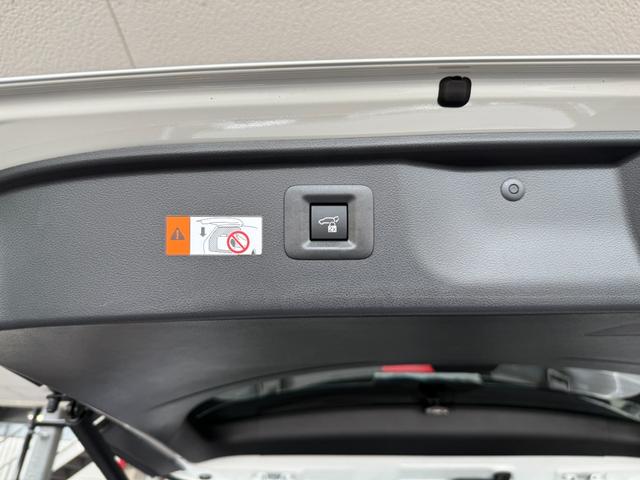 ヴェルファイアハイブリッド Z プレミア スマートキー ナビ フルセグ BT USB HDMI パノラミックビューモニター 左右独立ムーンルーフ デジタルインナーミラー 両側パワースライド パワーゲート ドライブレコーダー前後 ワンオーナー(7枚目)