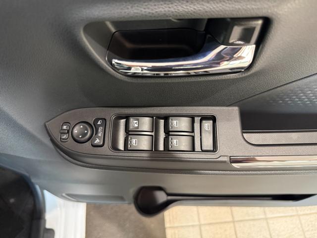 タント カスタムＲＳリミテッド　スマートキー　８インチナビ　フルセグ　ＣＤ　ＤＶＤ　バックカメラ　ＬＥＤライト　フォグランプ　シートヒーター　ＥＴＣ　両側パワースライド　１５インチＡＷ（11枚目）