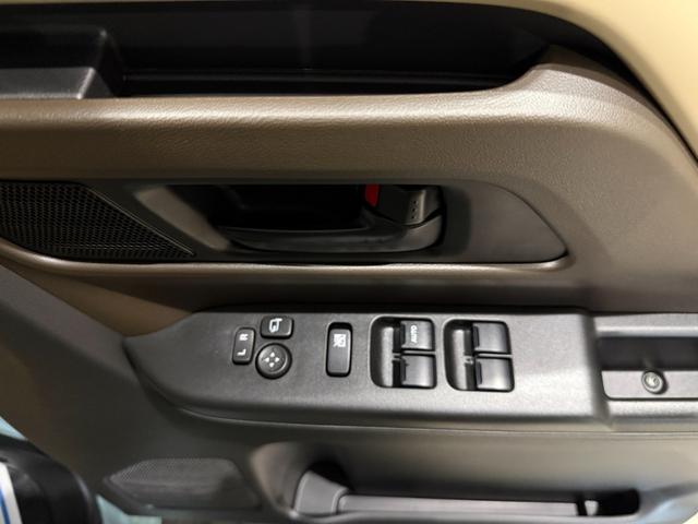 スペーシア ハイブリッドＸ　スマートキー　８インチナビ　フルセグ　ＣＤ　ＤＶＤ　ＬＥＤライト　シートヒーター　両側パワースライド　セーフティサポート　オットマン（15枚目）