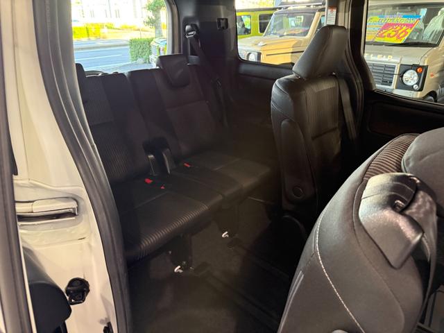 ヴォクシー ハイブリッドＺＳ　スマートキー　１１インチナビ　フルセグ　ＣＤ　ＤＶＤ　バックカメラ　フリップダウンモニター　ＬＥＤライト　フォグランプ　ＥＴＣ　両側パワースライド　シートヒーター　１６インチＡＷ（8枚目）