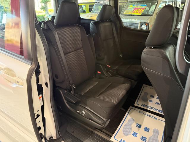 ヴォクシー ハイブリッドＺＳ　スマートキー　１１インチナビ　フルセグ　ＣＤ　ＤＶＤ　バックカメラ　フリップダウンモニター　ＬＥＤライト　フォグランプ　ＥＴＣ　両側パワースライド　シートヒーター　１６インチＡＷ（18枚目）