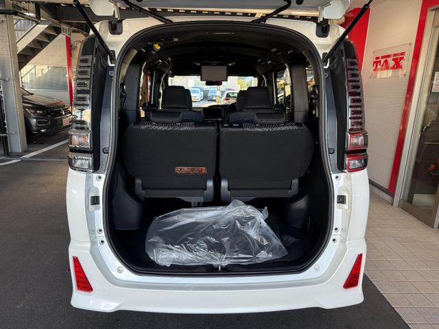 ヴォクシー ハイブリッドＺＳ　スマートキー　１１インチナビ　フルセグ　ＣＤ　ＤＶＤ　バックカメラ　フリップダウンモニター　ＬＥＤライト　フォグランプ　ＥＴＣ　両側パワースライド　シートヒーター　１６インチＡＷ（20枚目）