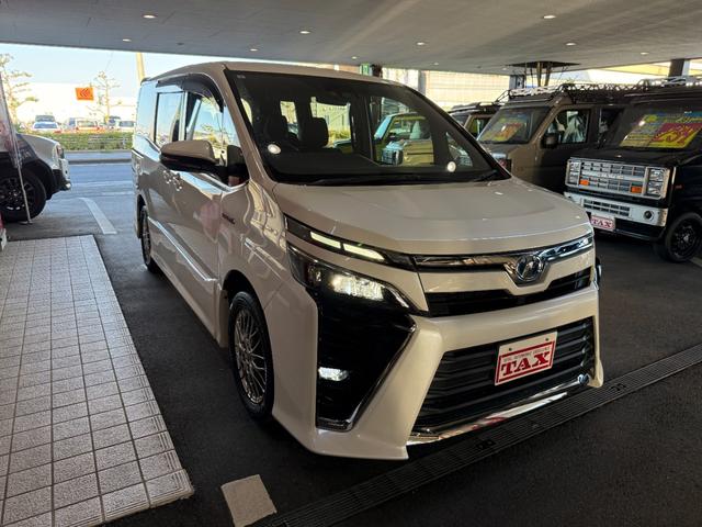 ヴォクシー ハイブリッドＺＳ　スマートキー　１１インチナビ　フルセグ　ＣＤ　ＤＶＤ　バックカメラ　フリップダウンモニター　ＬＥＤライト　フォグランプ　ＥＴＣ　両側パワースライド　シートヒーター　１６インチＡＷ（21枚目）