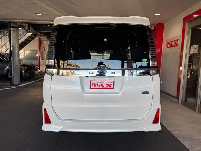 ヴォクシー ハイブリッドＺＳ　スマートキー　１１インチナビ　フルセグ　ＣＤ　ＤＶＤ　バックカメラ　フリップダウンモニター　ＬＥＤライト　フォグランプ　ＥＴＣ　両側パワースライド　シートヒーター　１６インチＡＷ（22枚目）